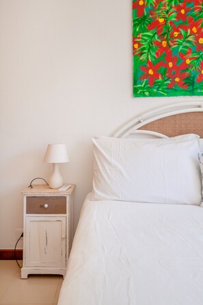 4 bedrooms, in-room safe, desk, iron/ironing board