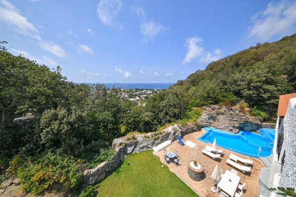 حمّام سباحة خارجي