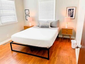 3 室のベッドルーム、デスク、アイロン / アイロン台、WiFi (�無料)