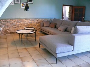 TV connectée, cheminée, jeux vidéo