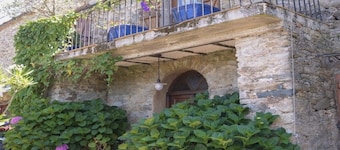 maison authentique , entre maquis et plage de sable blanc...vue sur mer ...