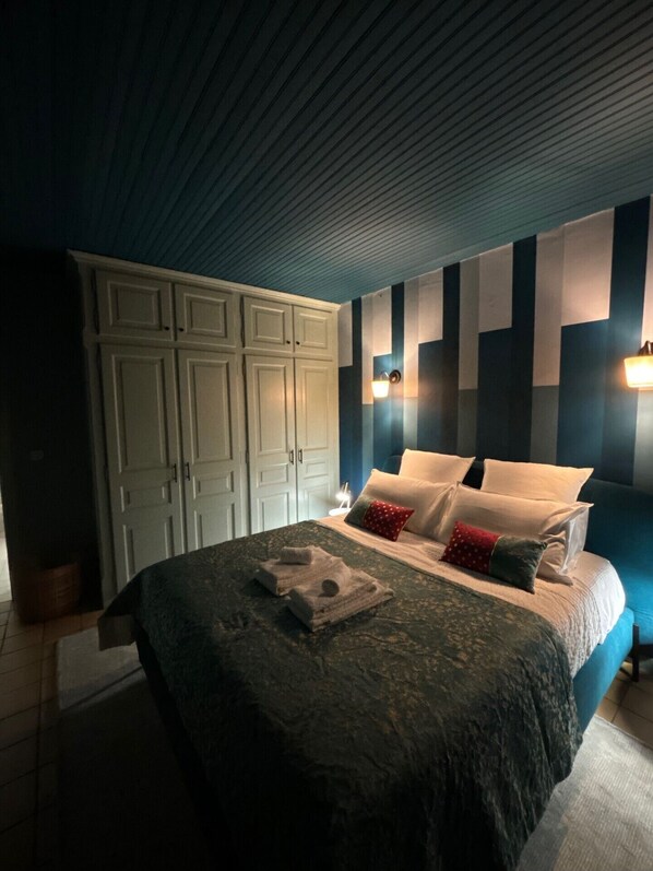 4 chambres, fer et planche à repasser, Wi-Fi gratuit, draps fournis