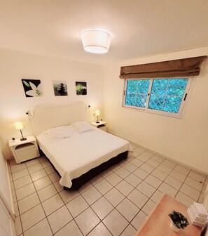 1 dormitori, planxa i posts de planxar, wifi gratuïta i roba de llit