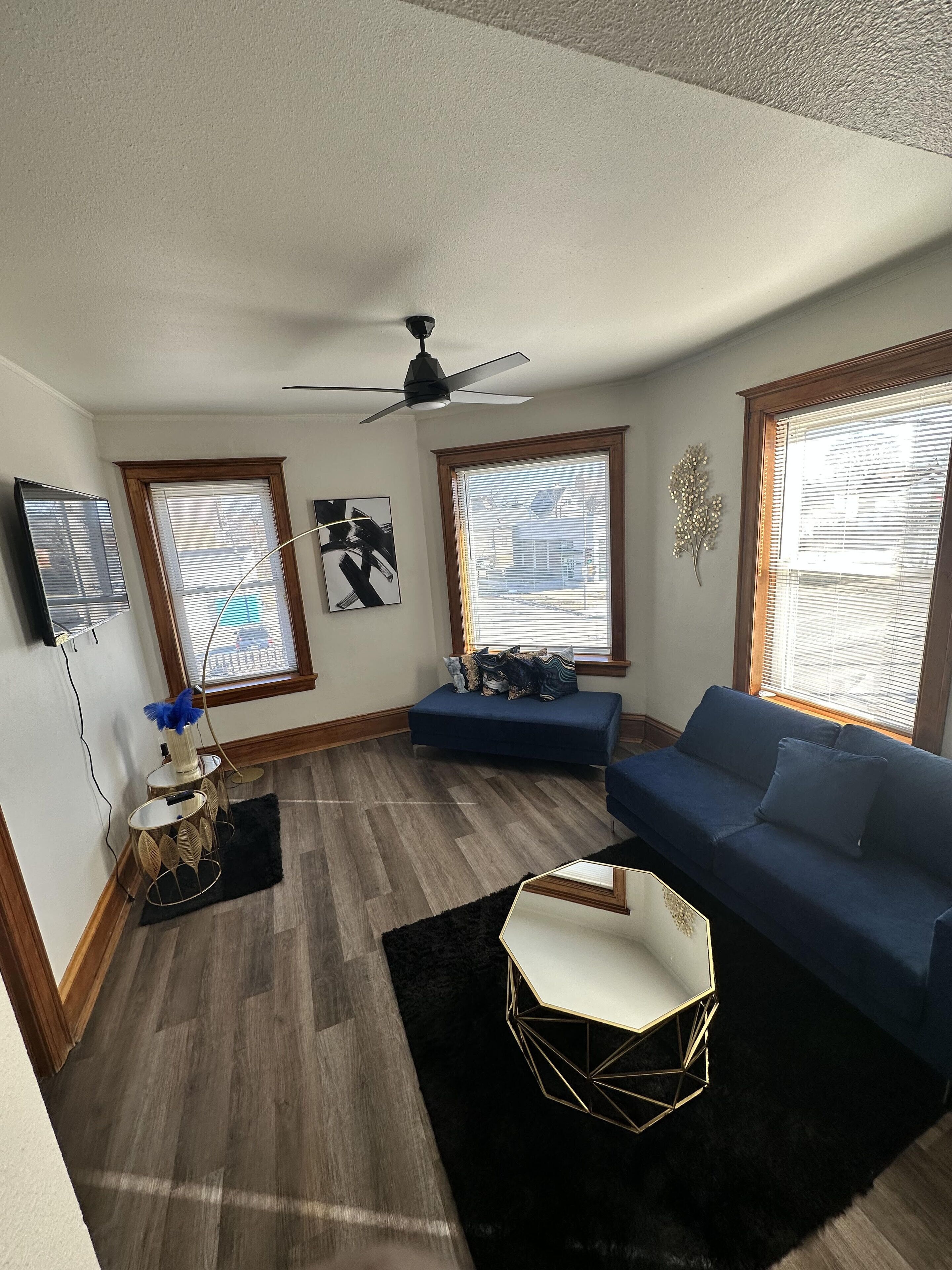 Cozy two bedroom unit 5 min from downtown