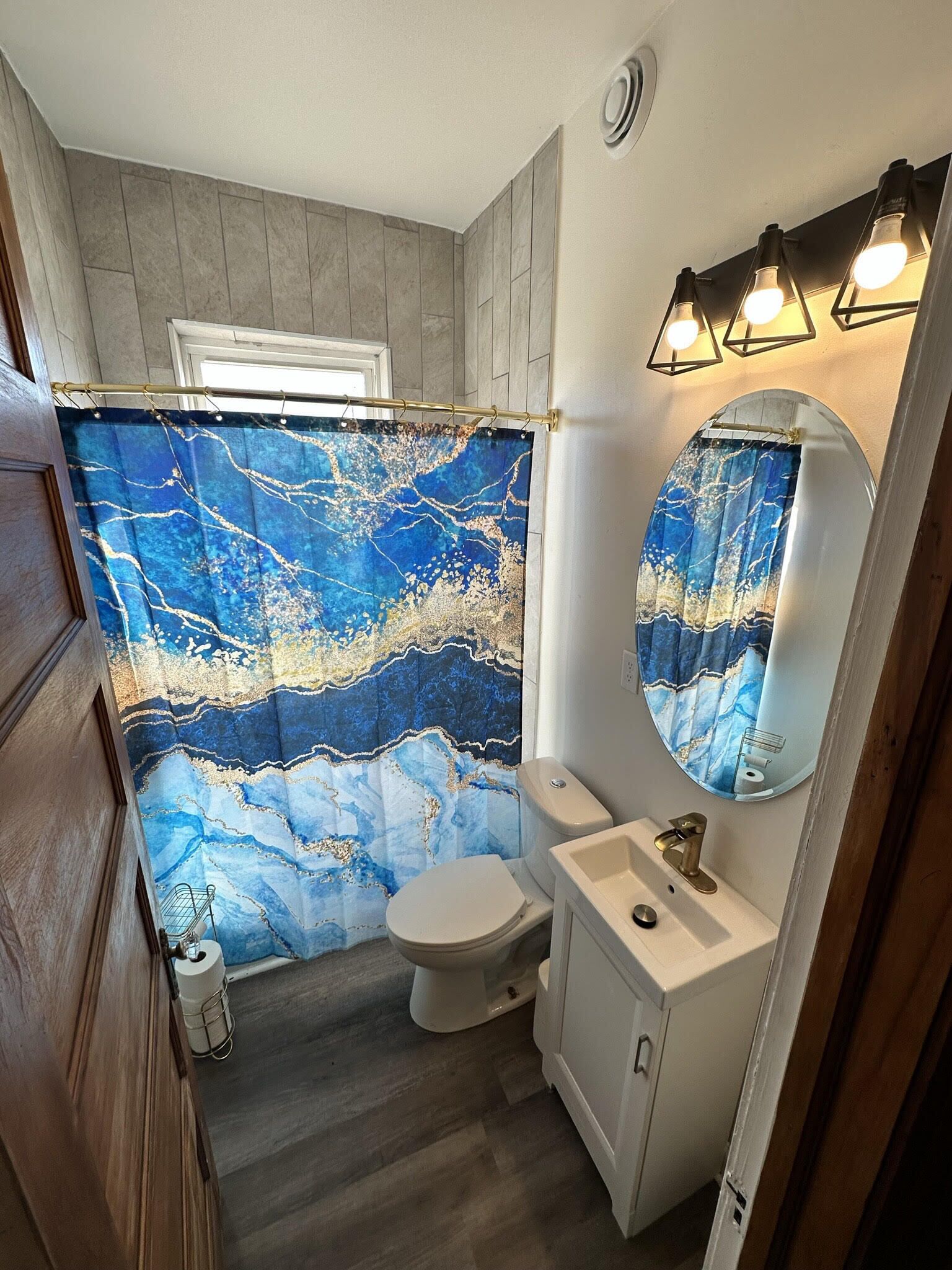 Cozy two bedroom unit 5 min from downtown