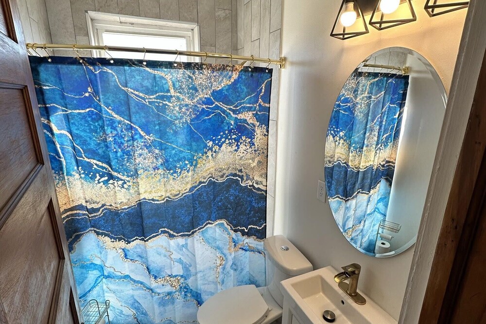 Cozy two bedroom unit 5 min from downtown