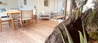 Very quiet neighborhood near kite and surf spot. Price is for 2 bedrooms