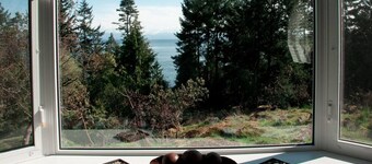 Oceanview Guest Suite with Large 2 Person Soaker Tub