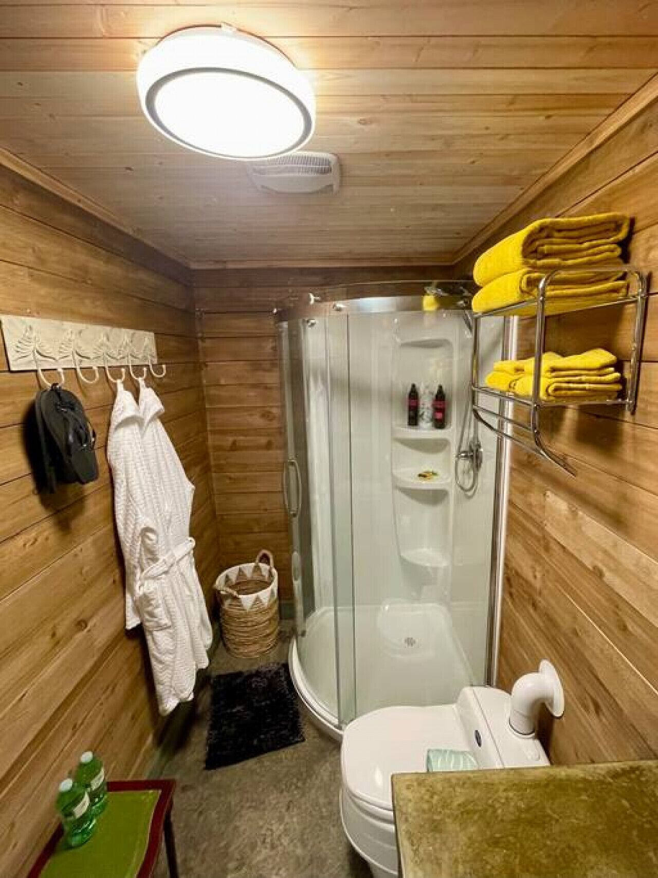 Articles de toilette gratuits, sèche-cheveux, peignoirs