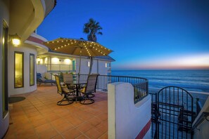 Outdoor dining - Oceanfront | Private Beach & Patio | Rare Find (Carlsbad)