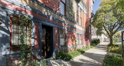 Victorian Painted Lady Studio, one block from Haight & Ashbury