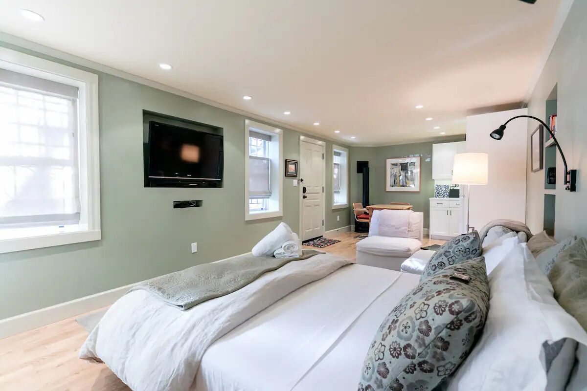 Free WiFi, bed sheets