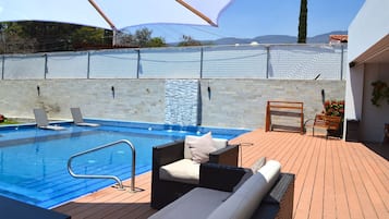 Piscine couverte, piscine extérieure