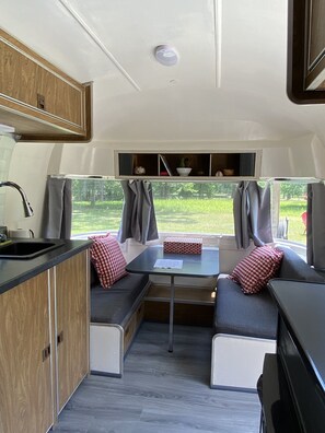 Interior - Peaceful Airstream Fast WiFi Low Pet Fee FirePit Star Gazing Convenient (Silverhill)
