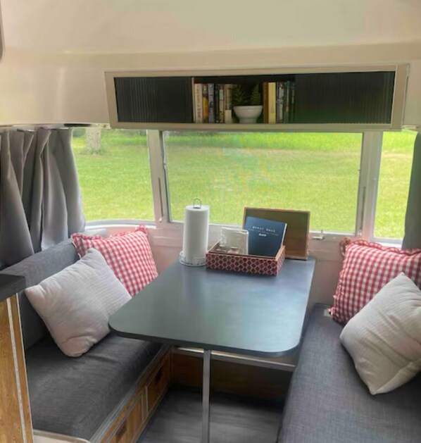 Interior - Peaceful Airstream Fast WiFi Low Pet Fee FirePit Star Gazing Convenient (Silverhill)