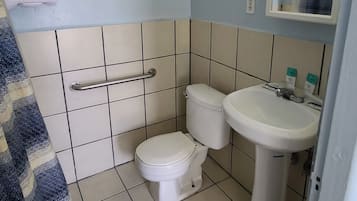 Deluxe Room | Hypo-allergenic bedding, free WiFi, bed sheets