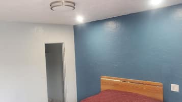 Deluxe Room | Hypo-allergenic bedding, free WiFi, bed sheets