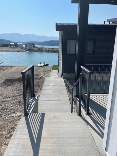 Lake Koocanusa Beach-C/W dock