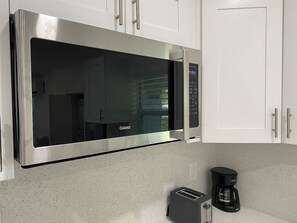 Microwave - Private Access Full Size Studio Close to Hollywood Beach (Hollywood)