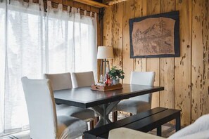 Dining - Stateline & LakeTahoe Gem Newly Updated Home Up To 8ppl max Occupancy (Stateline)