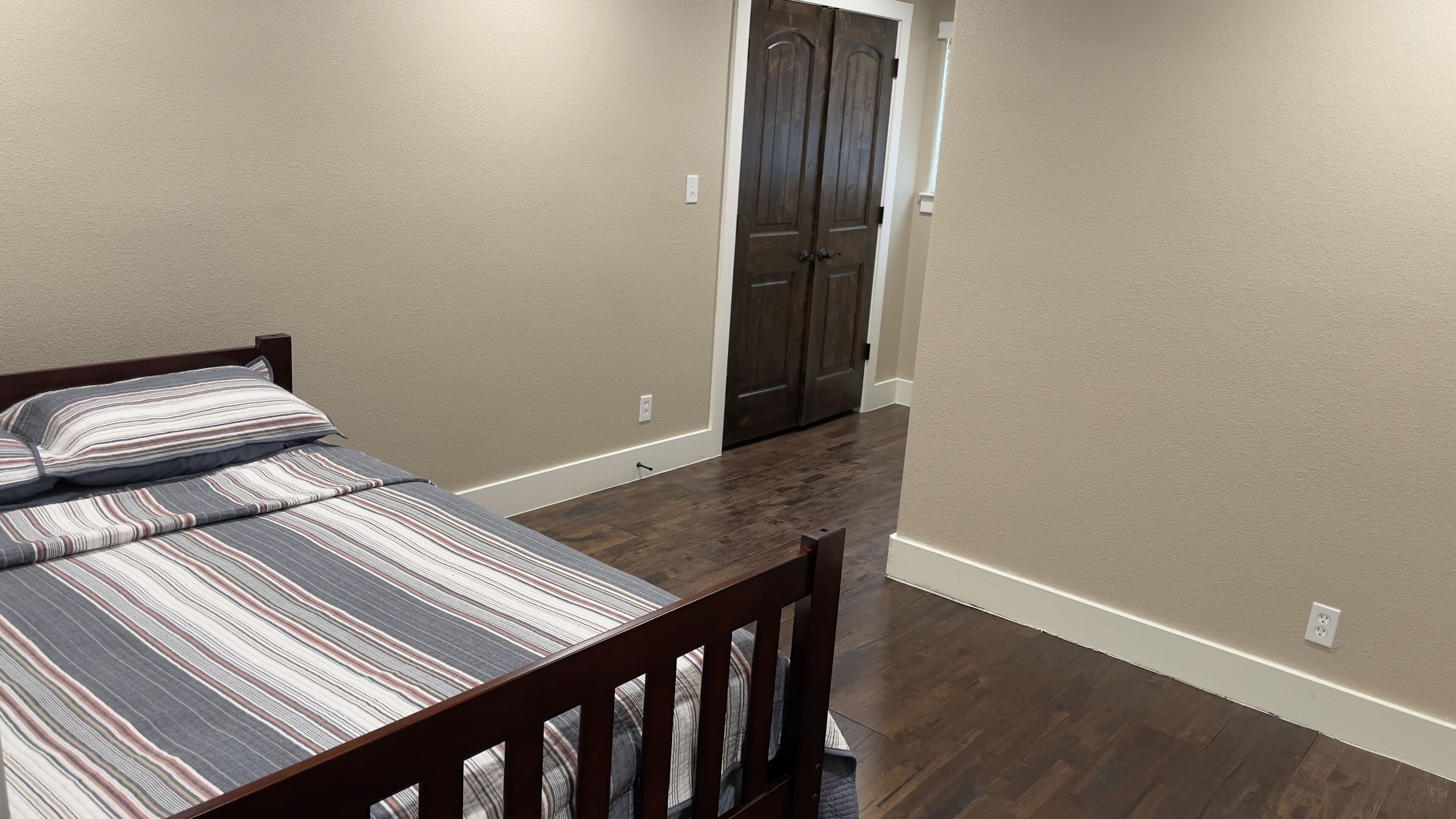 4 habitaciones, tabla de planchar con plancha y wifi gratis 