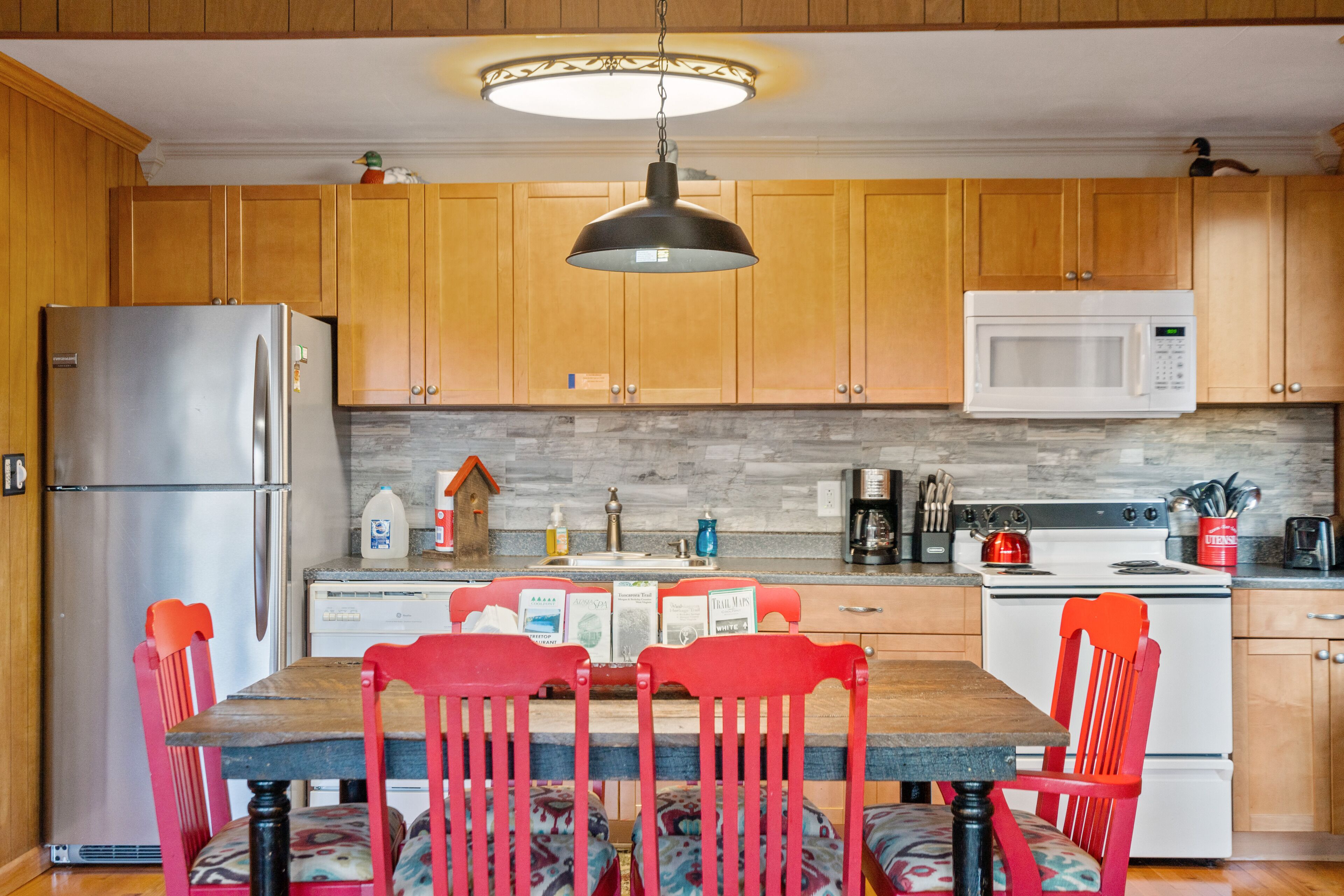 Pet/Family Friendly, Hot Tub, Fireplace, Game Room