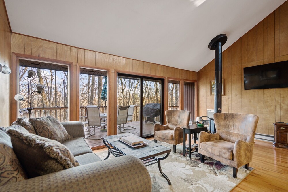 Pet/Family Friendly, Hot Tub, Fireplace, Game Room