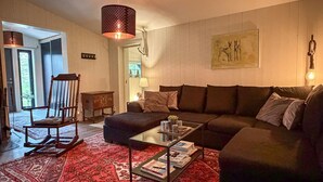 Televisión y chimenea 