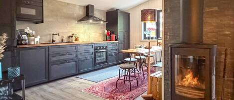 Fridge, microwave, dishwasher, coffee/tea maker
