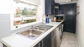 Appartamento, letti multipli | Cucina privata | Frigorifero, microonde, forno, piano cottura