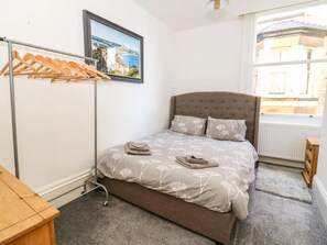 Apartment, Multiple Beds | 2 bedrooms, iron/ironing board, free WiFi, bed sheets - Apartment Located Centrally for up to 4 Guests (Scarborough)