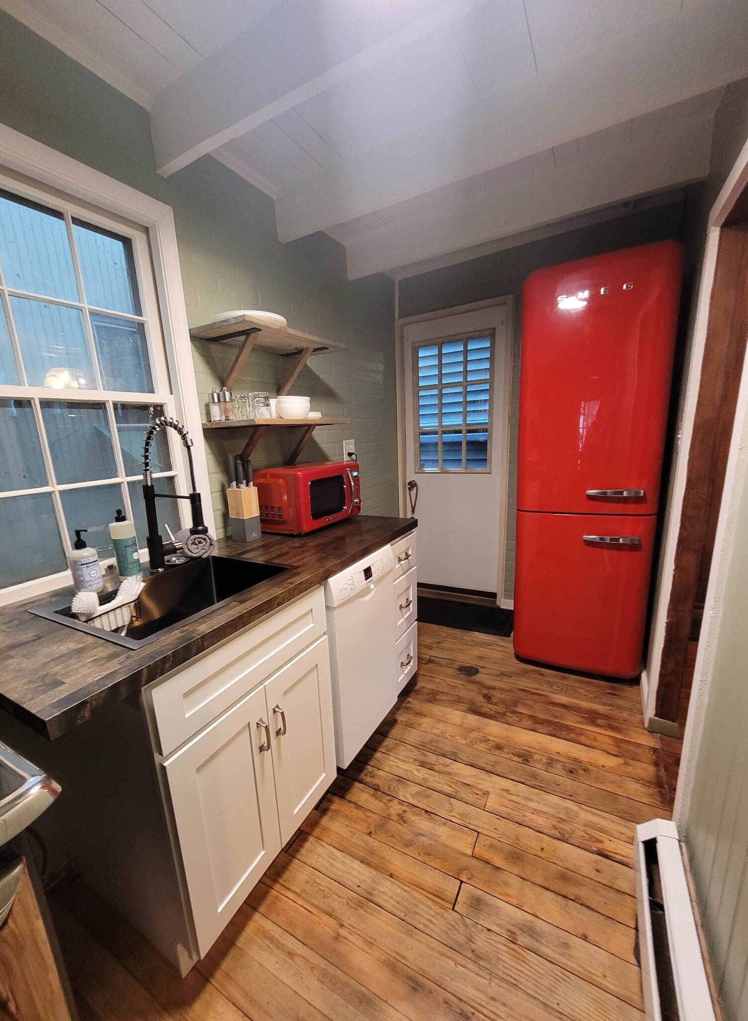 Insta-Worthy! Funky & Fabulous Cottage with Striking, One-of-a-Kind Design! NEW