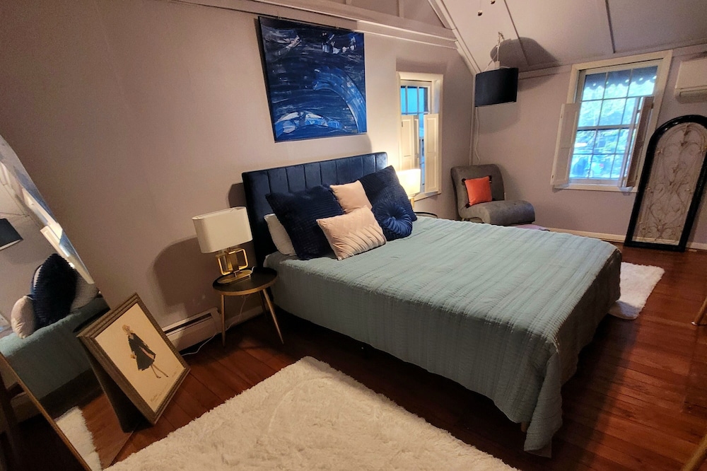 Insta-Worthy! Funky & Fabulous Cottage with Striking, One-of-a-Kind Design! NEW