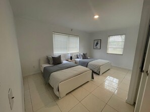 2 bedrooms, iron/ironing board, free WiFi, bed sheets