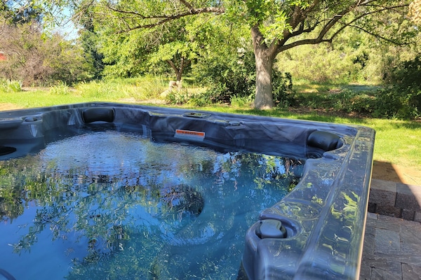 Bañera de hidromasaje al aire libre