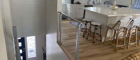 Microondas, horno, placa de cocina, lavavajillas