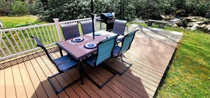 Outdoor dining - Streamside Family Friendly Accommodations minutes from Ohiopyle! (Farmington)