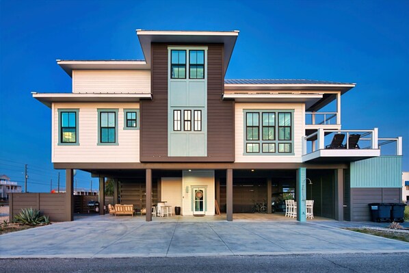 Exterior - Skinny Dippin - Private Pool, Beach View, Across From The Beach! (St George Island)