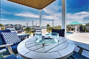 Outdoor dining - Skinny Dippin - Private Pool, Beach View, Across From The Beach! (St George Island)