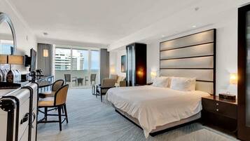 Tabla de planchar con plancha, wifi y ropa de cama