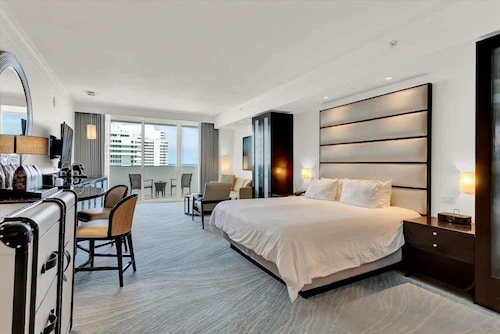 New Listing - Fontainebleau Sorrento Junior Suite