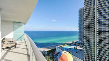 Condo luxueux, 1 chambre, vue partielle sur l'océan | Balcon