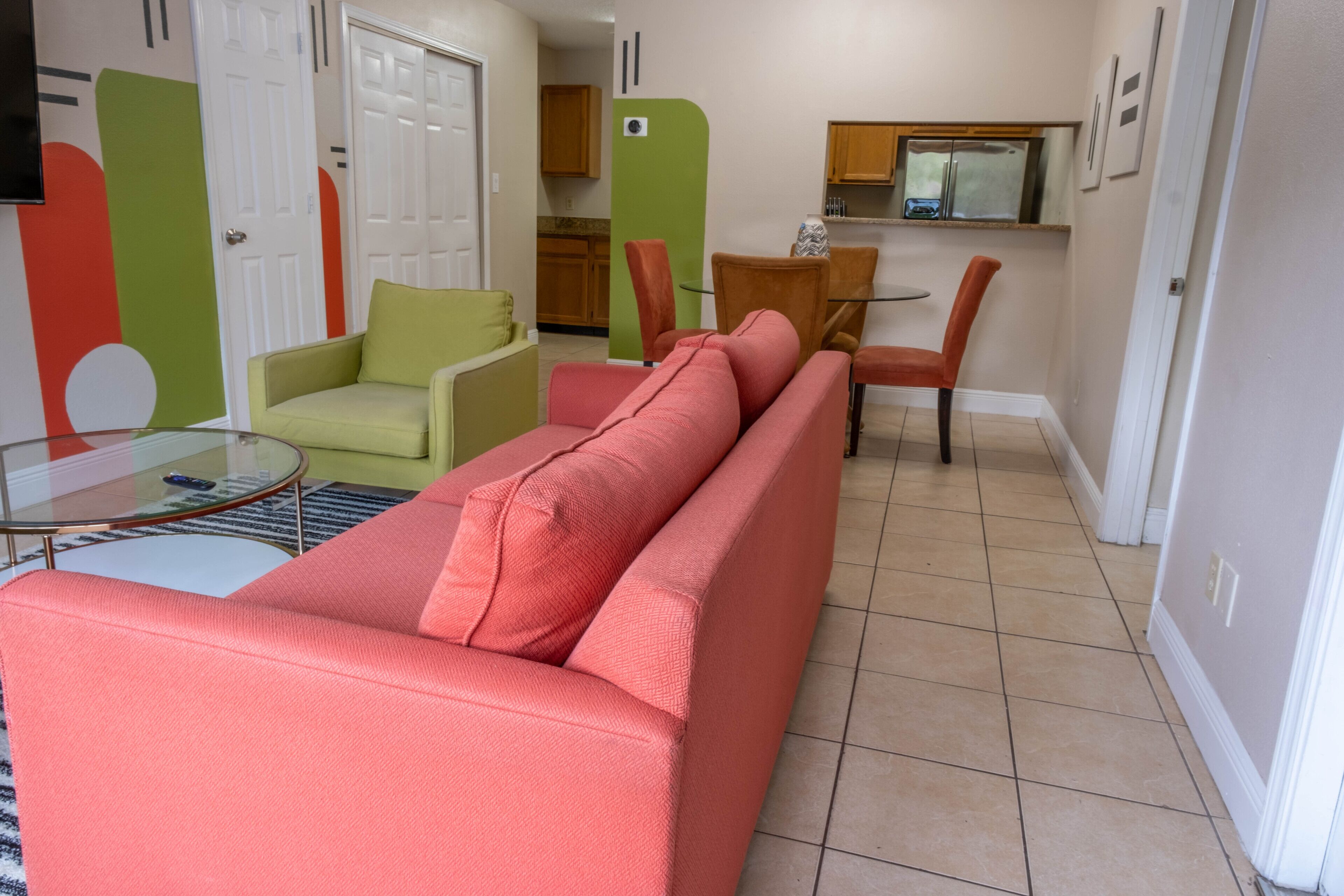 Townhome w/ 4K TVs 3 King Beds Near Downtown Fast Internet