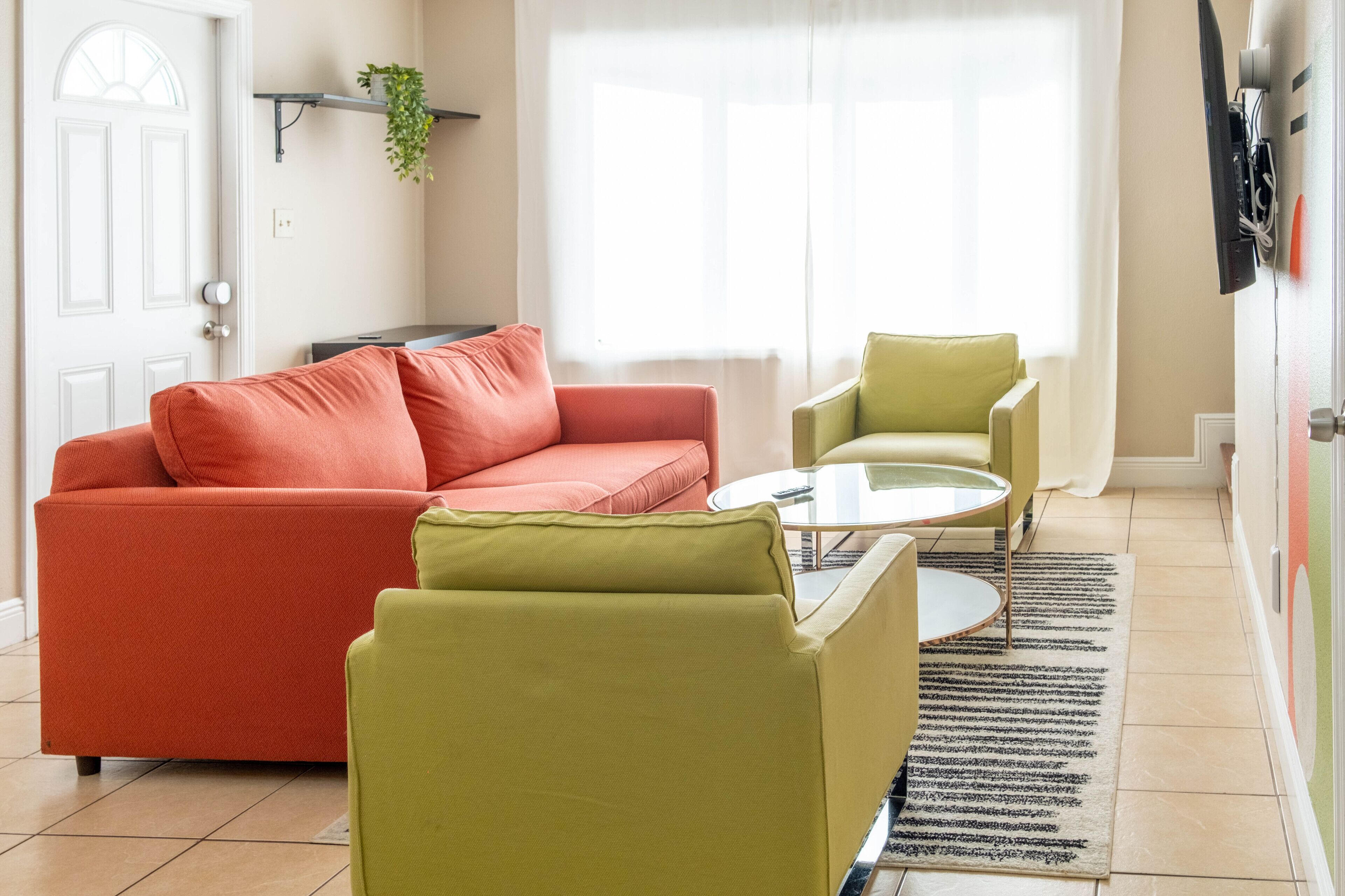 Townhome w/ 4K TVs 3 King Beds Near Downtown Fast Internet