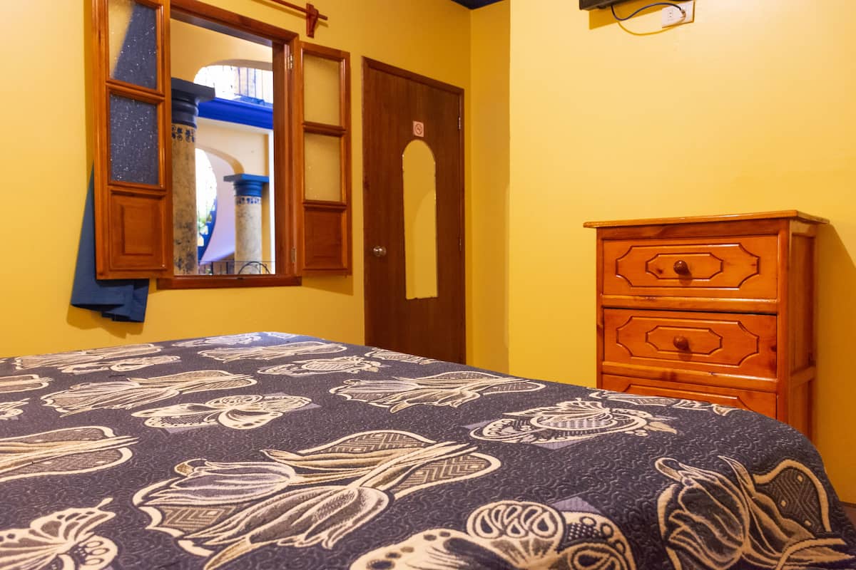 Chambre Supérieure | Fer et planche à repasser, Wi-Fi gratuit, draps fournis