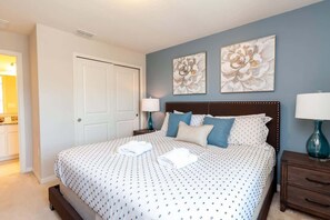 4 habitaciones y espacio para trabajar con laptop 