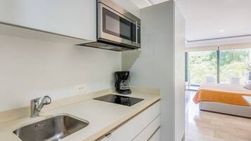 Fridge, microwave, stovetop, coffee/tea maker