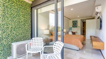 In-room safe, iron/ironing board, free WiFi, bed sheets