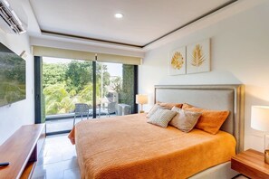 Iron/ironing board, free WiFi, bed sheets - Central Condo Near Beaches & Nightlife + Pool (Playa del Carmen)