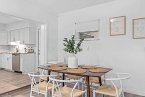 Dining - Gorgeous Mount Dora Haven: Stylish 3BR Retreat (Mount Dora)